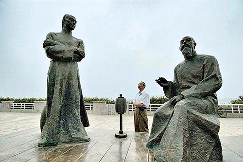 雕塑《湘江夜話》(湖南省長沙市瀟湘大道) 雕塑《湘江夜話》(湖南省長沙市瀟湘大道)