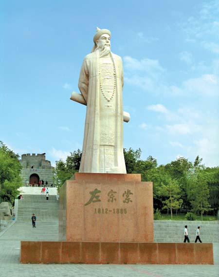 左宗棠雕像(烏魯木齊水磨溝白塔山公園) 左宗棠雕像(烏魯木齊水磨溝白塔山公園)